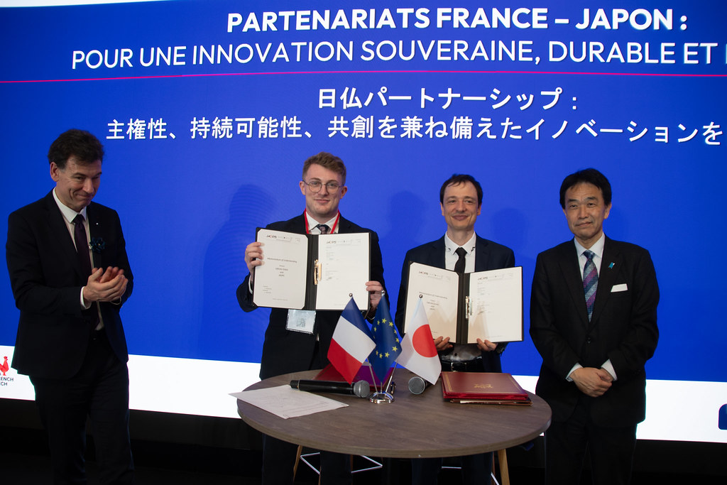 Infinite Orbits and Orbital Lasers representatives at the partnership signing